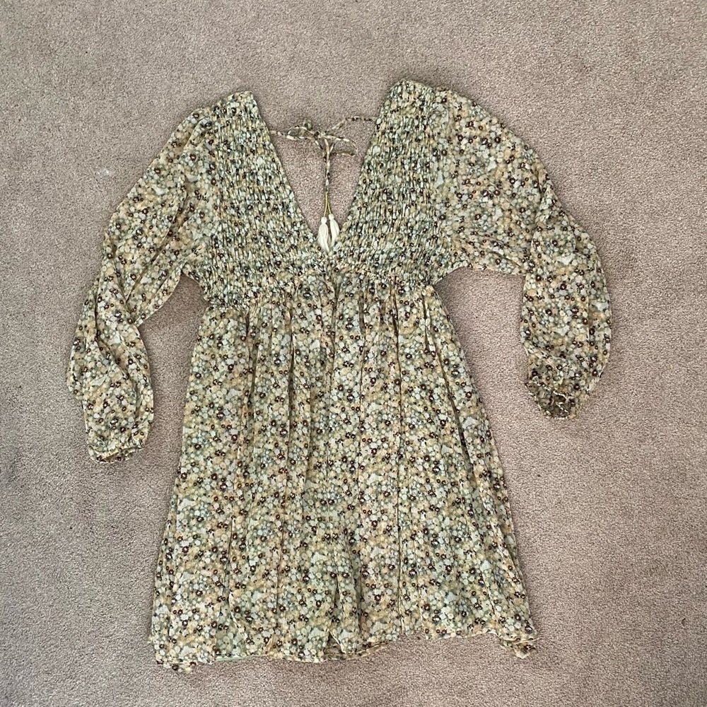 ✨HP✨ Storia Long Sleeve Open Back Dress - Picture 3 of 6